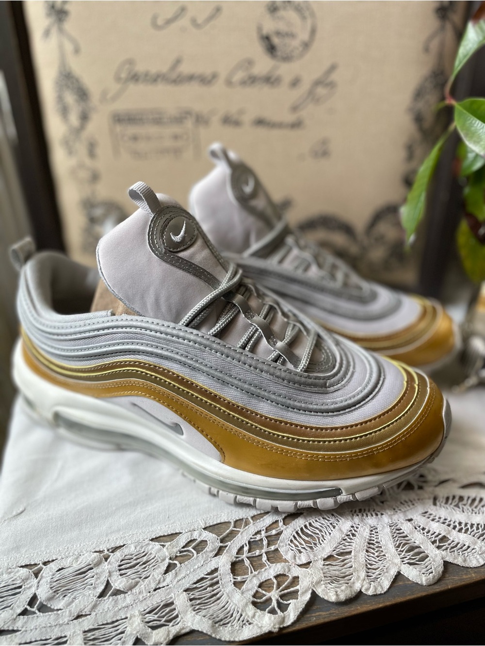 The Nike Air Max white & gold womens athletic running shoes 10